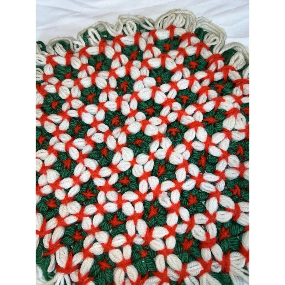 Vtg 1970s Christmas Daisy Loom Yarn Doily Hexagon Trivet Hot Pad‎ MCM